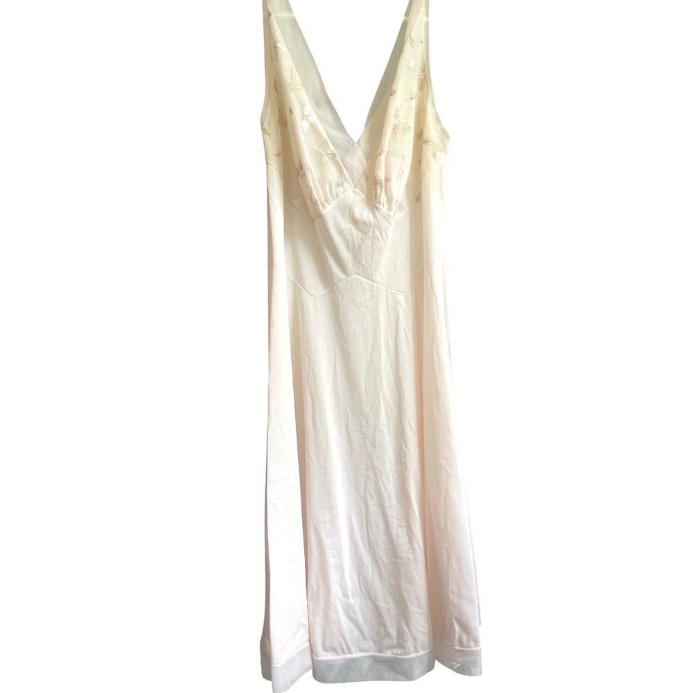 Vintage Vanity Fair V-Neck Ivory White Embroidered Nightgown Size 36